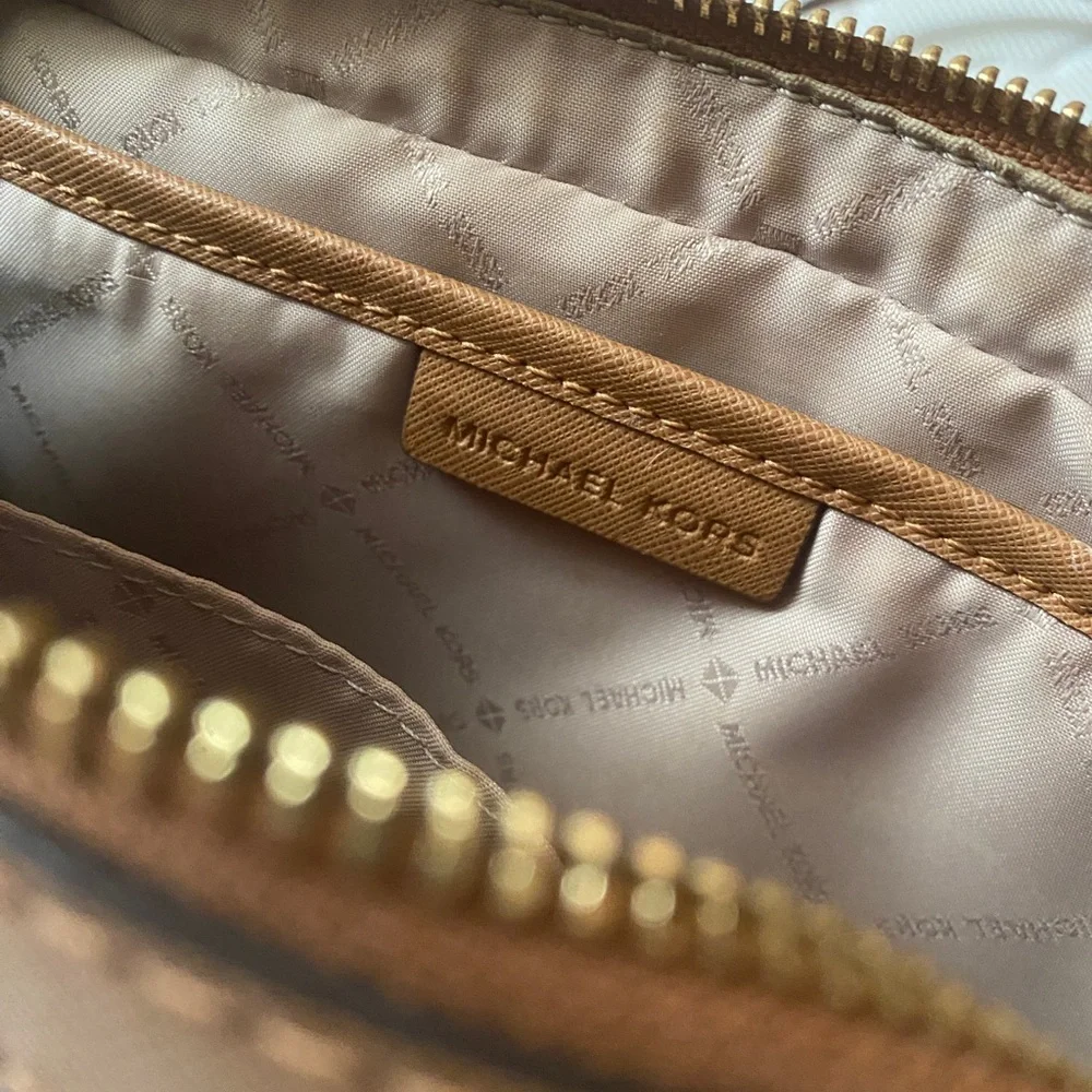 Michael Kors Logo Jet Set East West Crossbody